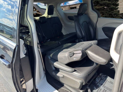 2023 Chrysler Pacifica Plug-In Hybrid Touring L