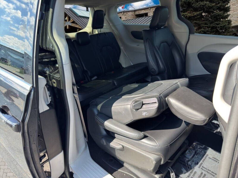 2023 Chrysler Pacifica Plug-In Hybrid Touring L