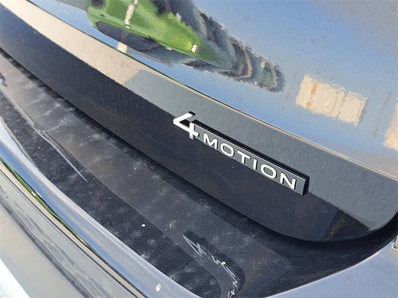 2025 Volkswagen Taos SEL 4Motion