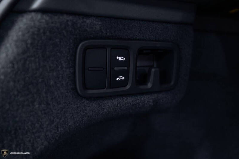 2025 Lamborghini Urus SE