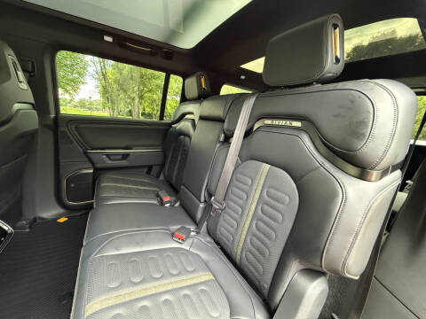 2025 Rivian R1S Adventure