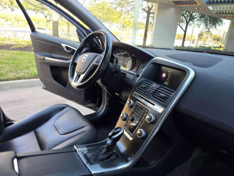 2016 Volvo XC60 T5 Drive-E Platinum