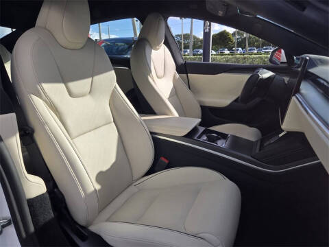 2022 Tesla Model S Plaid