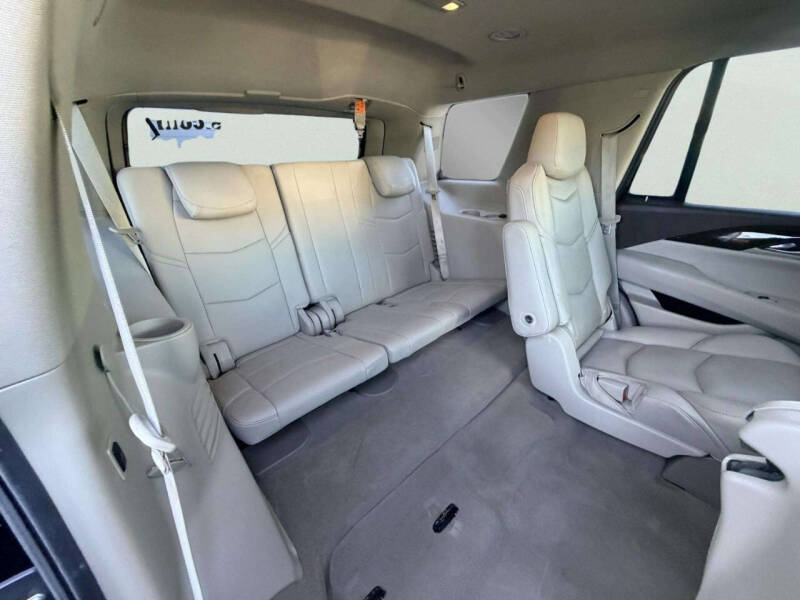 2016 Cadillac Escalade Luxury Collection