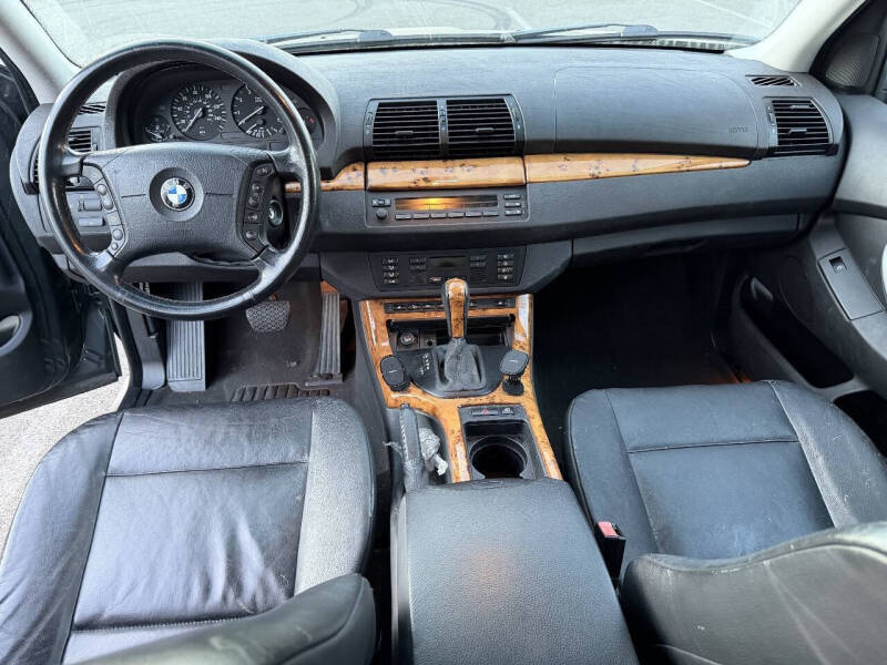 2004 BMW X5 3.0i