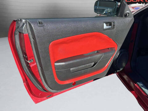 2005 Ford Mustang GT Deluxe