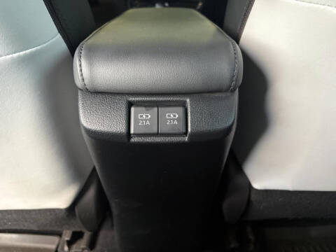 2022 Toyota Prius XLE AWD-e