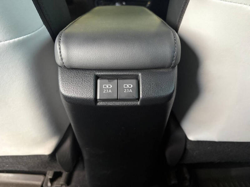 2022 Toyota Prius XLE AWD-e