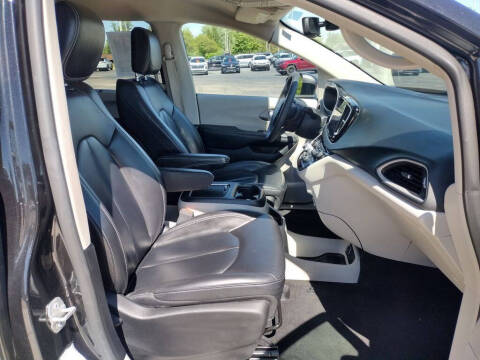 2023 Chrysler Pacifica Touring L