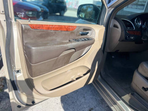 2015 Chrysler Town and Country Touring-L