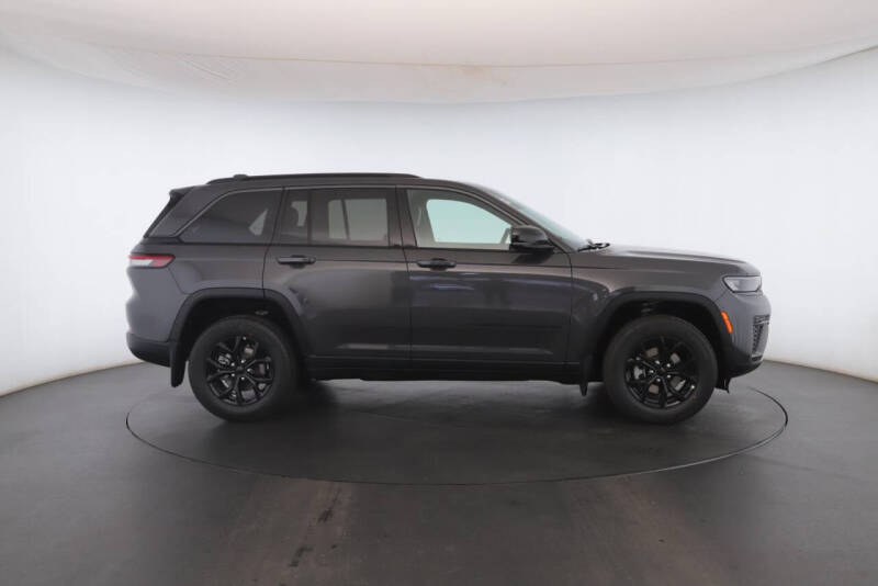 2026 Jeep Grand Cherokee Altitude