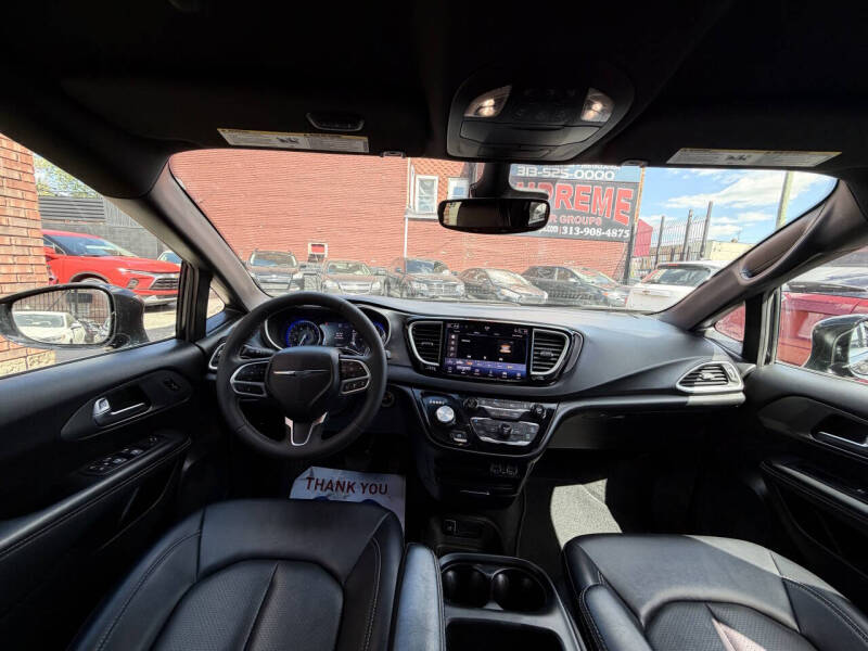 2025 Chrysler Pacifica Select