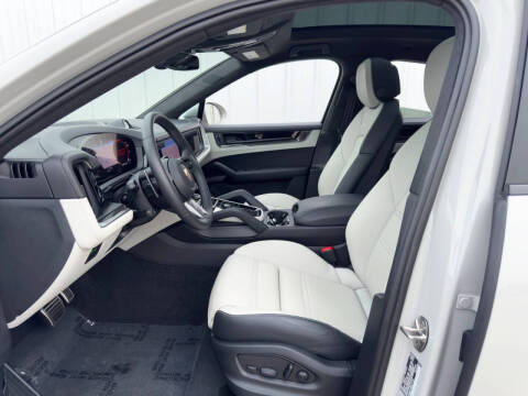 2024 Porsche Cayenne Turbo E-Hybrid Coupe