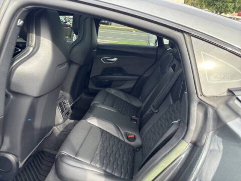 2023 Audi e-tron GT quattro Premium Plus