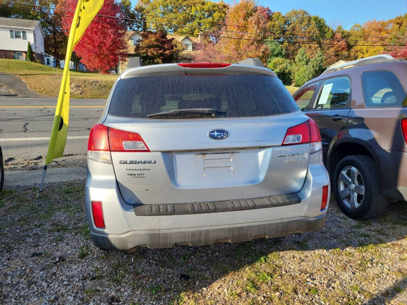 2012 Subaru Outback Premium photo 3