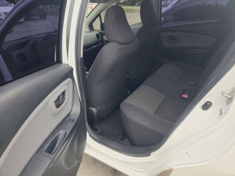 2015 Toyota Yaris 5-Door SE