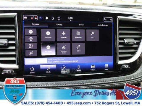 2023 Chrysler Pacifica Plug-In Hybrid Touring L