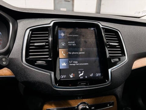 2021 Volvo XC90 T6 Momentum 7-Passenger