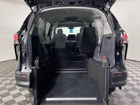 2023 Toyota Sienna LE 8-Passenger