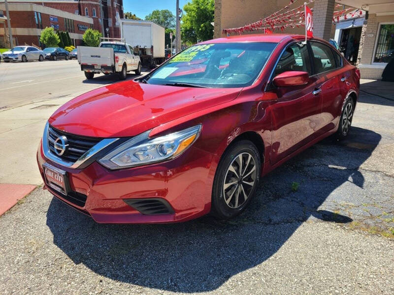 2016 Nissan Altima for sale at Lake City Automotive in Milwaukee WI