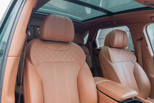 2017 Bentley Bentayga 38