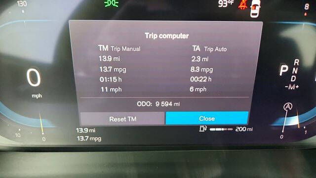 2025 Volvo XC40 B5 Plus Bright Theme