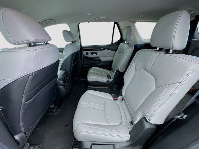 2023 Honda Pilot EX-L w/Rear Captain's Chairs