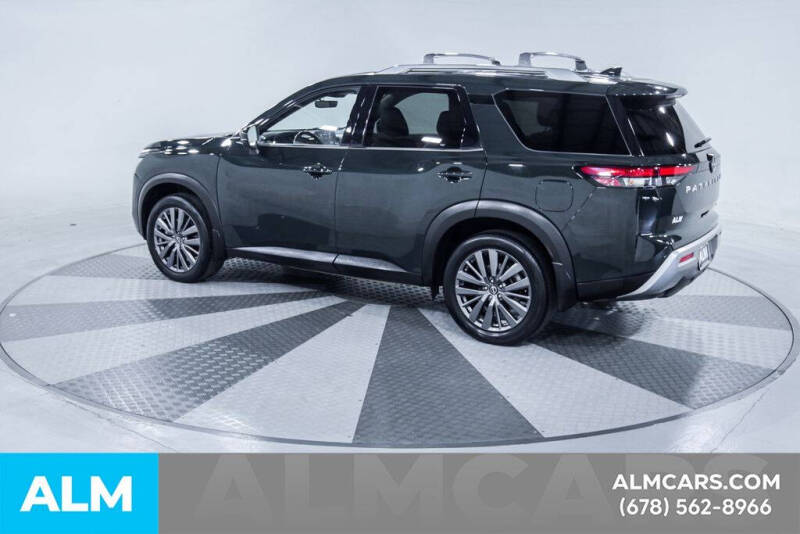 2024 Nissan Pathfinder SL