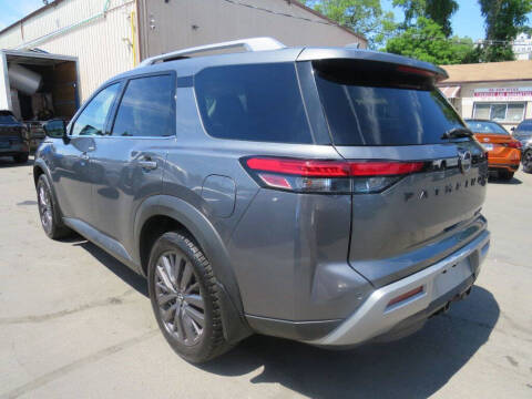 2023 Nissan Pathfinder SL