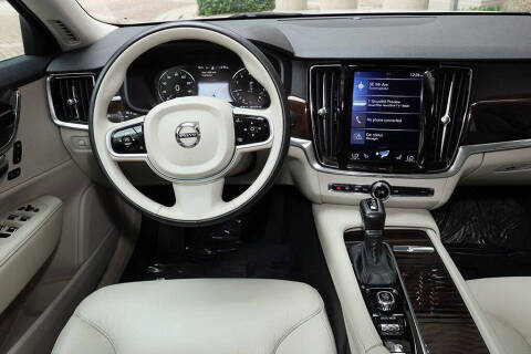 2019 Volvo S90 T5 Momentum