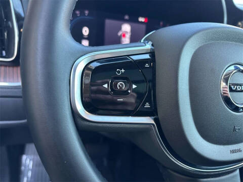 2024 Volvo XC60 B5 Plus Dark Theme