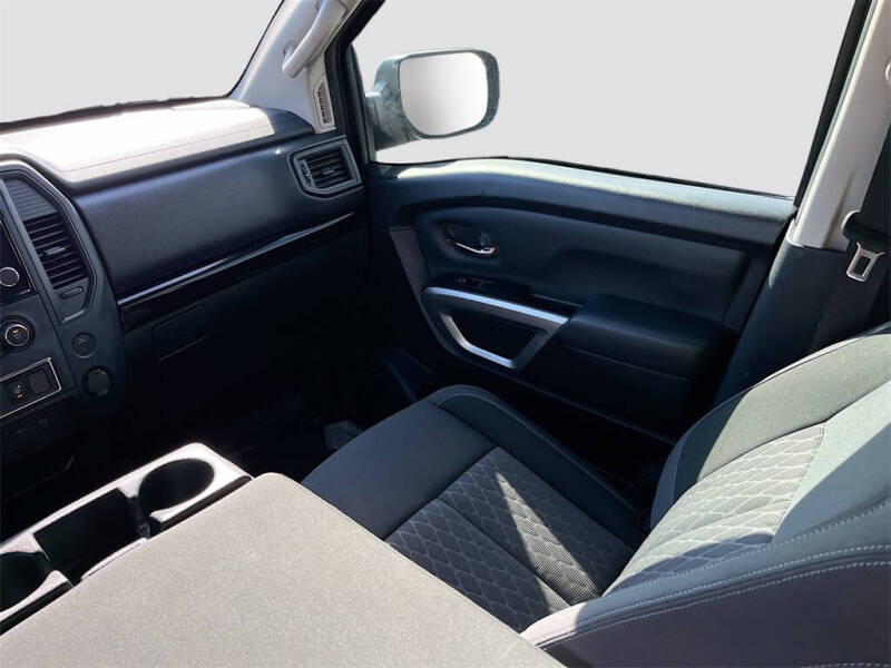 2024 Nissan Titan SV