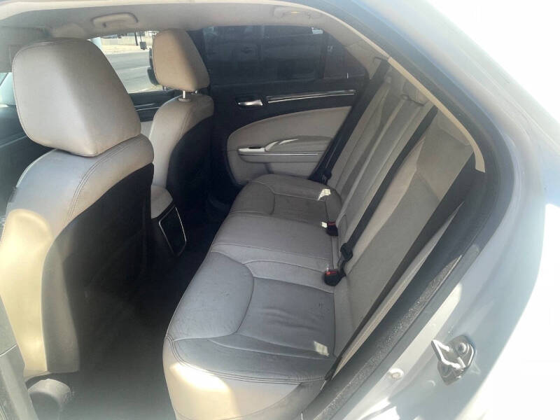 2016 Chrysler 300 Limited