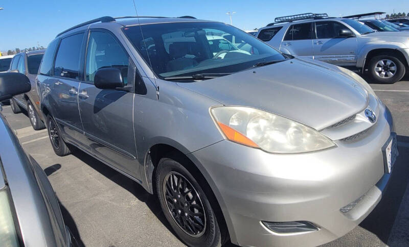 2008 Toyota Sienna null photo 3