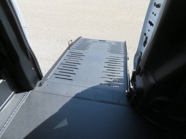 2025 Chrysler Voyager LX