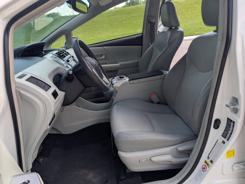 2012 Toyota Prius v Five