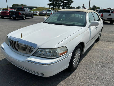 2003 Lincoln Town Car for sale at BRYANT AUTO SALES in Bryant AR