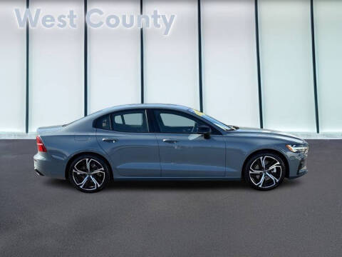 2024 Volvo S60 B5 Ultimate Dark Theme