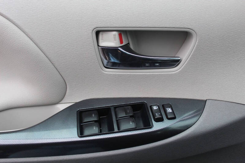 2013 Toyota Sienna SE 8-Passenger