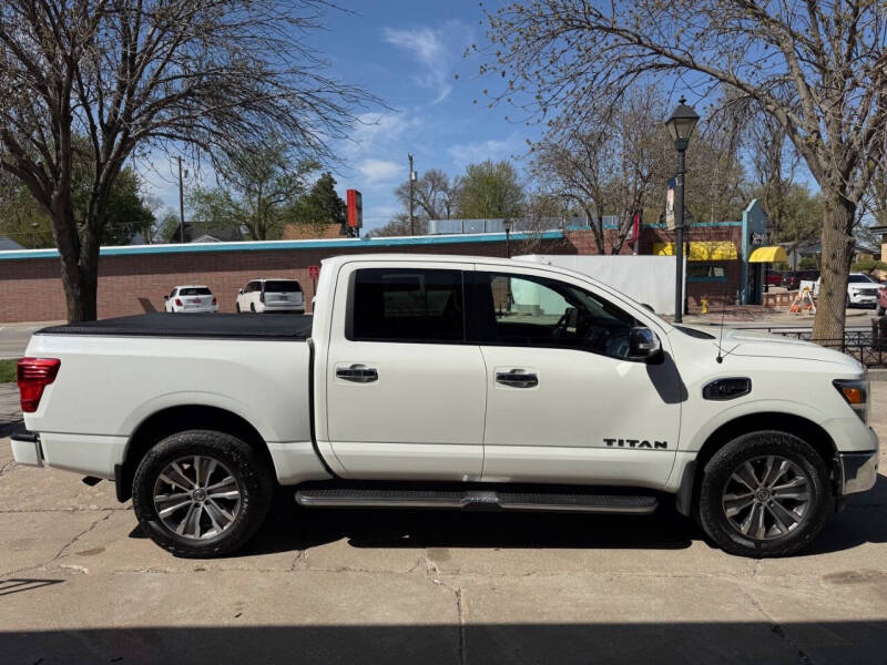 2017 Nissan Titan SL