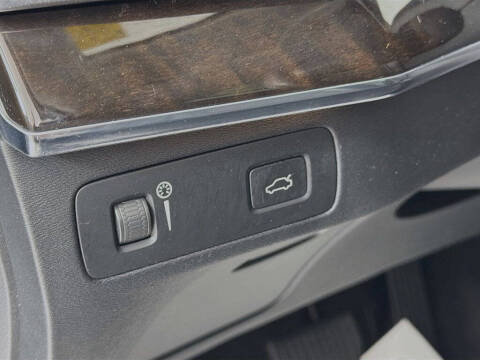 2016 Volvo XC90 T6 Momentum