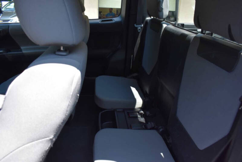2017 Toyota Tacoma SR