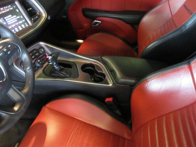 2016 Dodge Challenger 392 HEMI Scat Pack Shaker