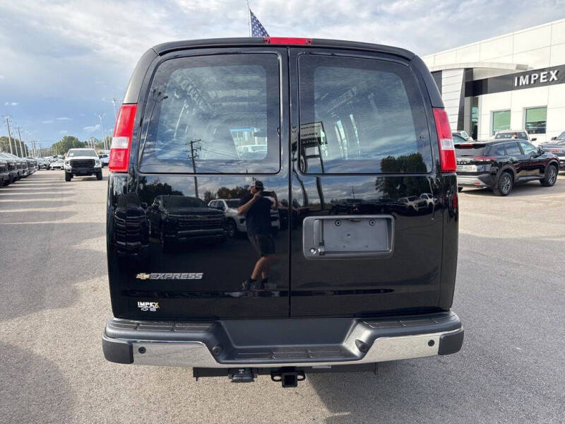 2025 Chevrolet Express 2500