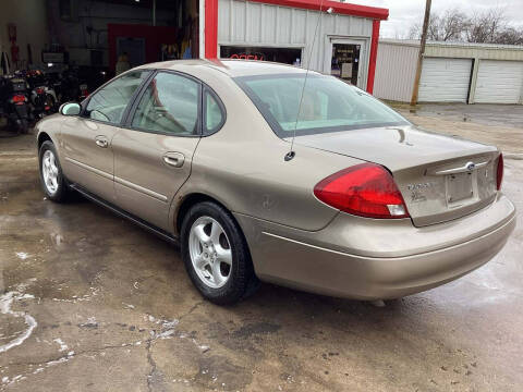 2003 Ford Taurus SE