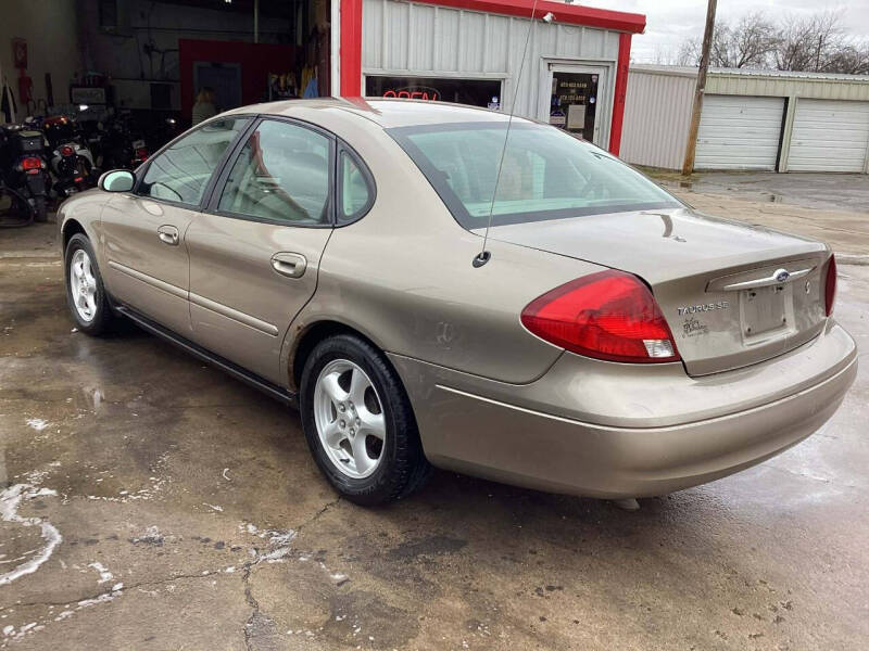 2003 Ford Taurus SE