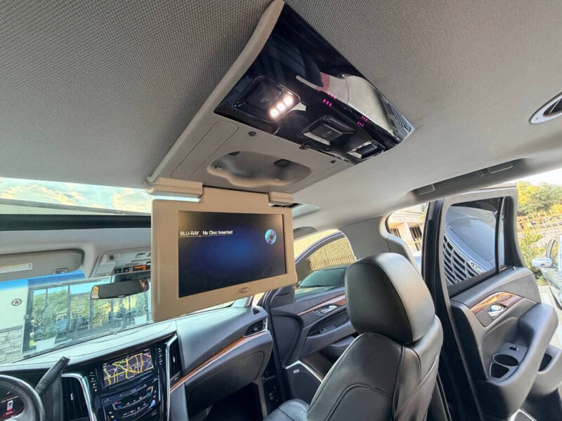 2017 Cadillac Escalade Luxury