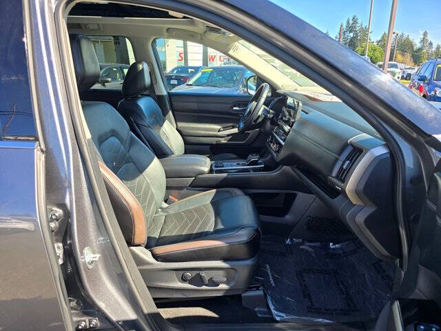 2023 Nissan Pathfinder Platinum