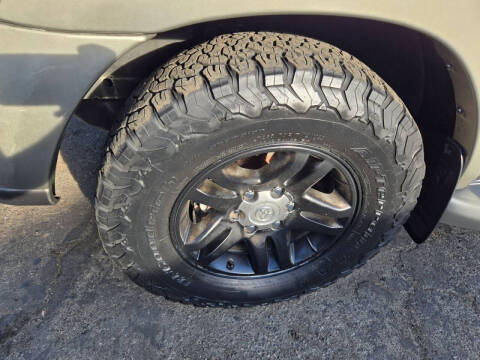 2003 Toyota Sequoia SR5