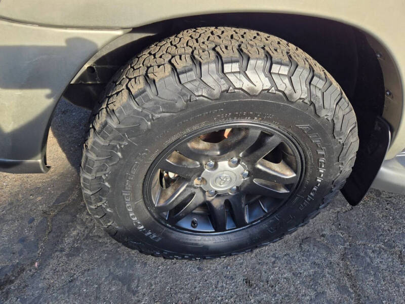 2003 Toyota Sequoia SR5